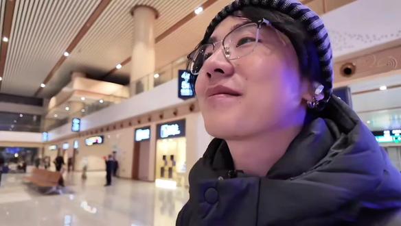 #恋雪纪 2026.3.4
注定会分别的感情相遇的意义是什么回答是不试试怎么知道答案呢人的出场顺序并没有那么重要雪藏不住爱意光留不住归期#恋雪纪@迪迦 光