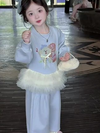妈妈爱你这件事 好像天生就会 没有什么宏图大志 只希望我的孩子平安健康的成长过着普通又幸福的寻常生活就好 #秋季新款#骗你生女儿#高品质童装#女童穿搭#生女儿就是用来打扮的