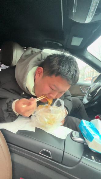 #元宵节 #元宵节快乐 元宵节即将到来,在这里祝大家马年大吉,圆圆满满…返校季带小胖了解邯郸的高校,小胖最后还表演了节目,记录美好生活吧😋