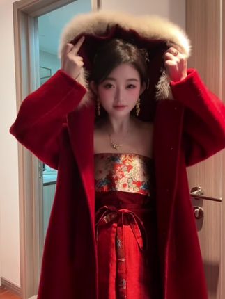 这辈子得穿一次红色大衣吧!!!#大衣 #红色大衣 #国庆 #订婚 #结婚