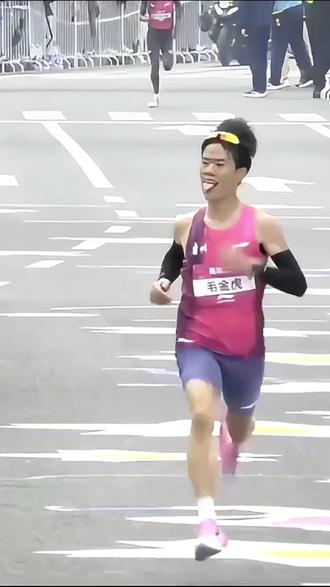 锡马炸场!毛金虎首马 207 创历史,多人狂刷 PB!
#无锡马拉松 #2026无锡马拉松 #毛金虎 #大正pb #李美珍