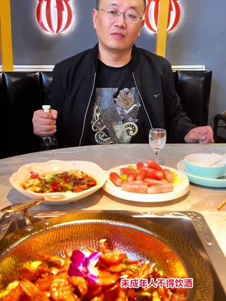 #上热门 枪酒摆件,送礼收藏。一瓶750毫升,52度浓香型纯粮白酒,原价128,现在只要69,数量不多,抓紧抢购吧