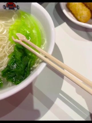适合我精神状态的筷子 #异形筷子#喵几客筷子 #手掌筷子 感觉每次吃饭都像在乞讨~ #玩个很新的东西#筷子