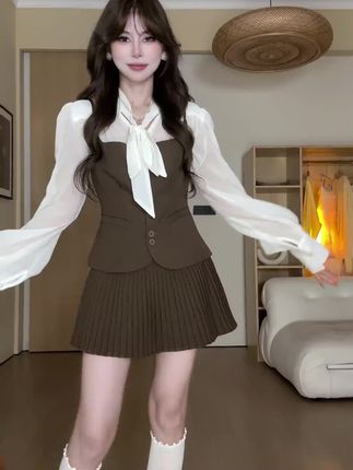 韩系名媛气质套装马甲背心系带长袖衬衫女装秋季百褶半身裙三件套#气质套装 #马甲背心 #系带衬衫 #秋季半身裙 #百褶半身裙