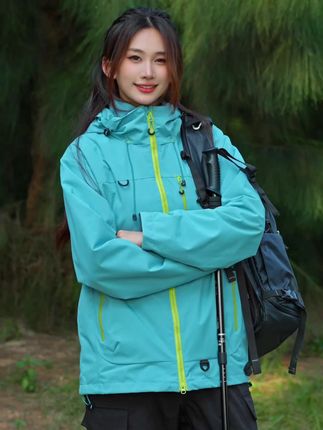 户外探险不怕风雨,免费退换货更安心!当山川呼唤,当旷野招手,你是否渴望一场说走就走的户外冒险?别让装备成为你的羁绊,这款冲锋外套,就是你闯荡天地的绝佳搭档!#户外穿搭 #冲锋衣 #出游穿搭 #男女同款穿搭 #户外装备