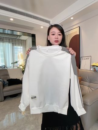 给两百来斤大体重买衣服那真不是件容易的事,自从找到这款卫衣,真是大码男士的福音了,宽松没有束缚感#简约百搭 #男士穿搭 #显瘦穿搭 #大码男装#品质男装