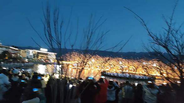 大年初三夜晚,看打铁花表演,如此震撼!