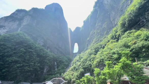 【天门山】你敢挑战世界最高海拔1300米天然穿山溶洞和99弯盘山公路7455级天梯吗?(2026.5.6)#张家界天门 #旅行推荐官