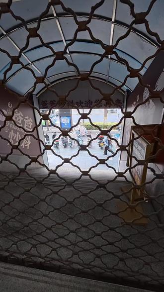 电动卷帘门按着没反应怎么办?#卷帘门维修