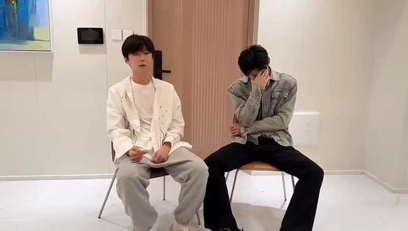 这个家白天放物料会判几年😵💫😵💫
谁给起的小星河
真的很应景
这是一点不让睡觉啊啊啊啊啊
仓库拥抱
这个拥抱狠狠爱了😭😭
弥补了正片的遗憾😭😭
这个拥抱好难过😭😭
最好的游主任😍
剧里都没给一个拥抱
真的好遗憾😭😭
这么浓烈的感情
要怎么出戏
这一刻不是樊游
是云熠
太好哭了😭😭
走不出来
真的走不出来😭😭
#幕后花絮 #拍照花絮 #入戏太深 #感情共鸣 #绝配