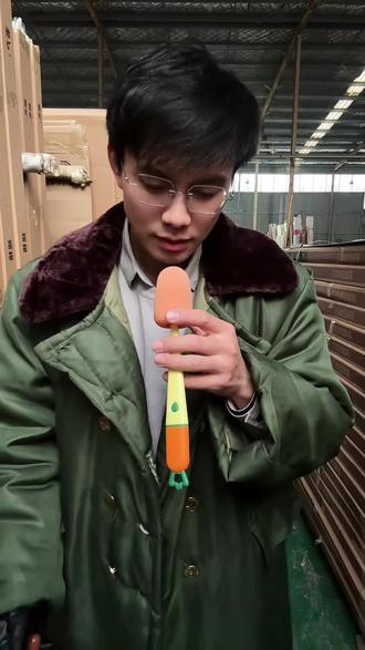 #不敢带恁回河南 不敢带恁回河南,怕恁说俺不沾闲#表演现场 #唱歌视频 #户外#搞笑视频