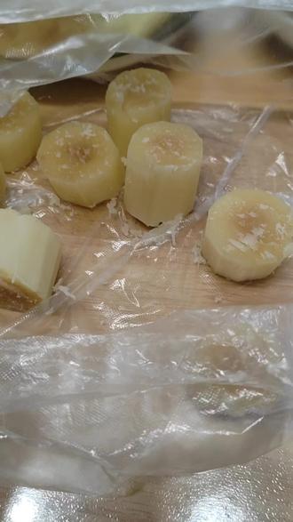 买的,挑选的时候专门看了节很长,很粗,切面新鲜,让老板现场削了皮,切了节,回来发现好多小黑洞,关键是都已经吃了一大半了才发现#甘蔗#新鲜出炉 #我的日常生活