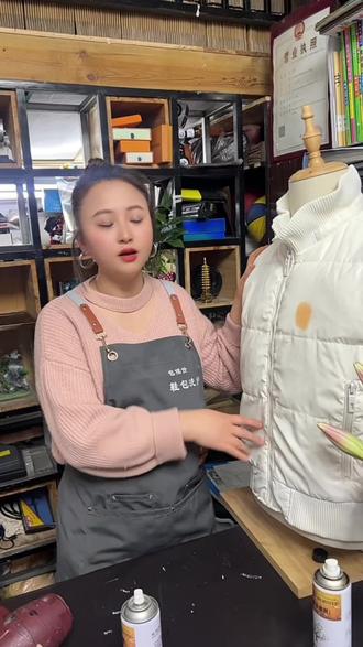 羽绒服上面的火锅油 辣椒油 菜汤油快速去掉 免水洗