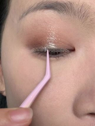 嘎嘎隐形!支撑嘎嘎强  贴啥都睁不开眼的都去贴这款蕾丝双眼皮贴#蕾丝双眼皮贴 #双眼皮贴 #眼妆 #美妆