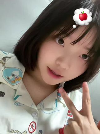#萌妹子 #双鱼座 生活将我重重击倒在地我幸福的睡着了