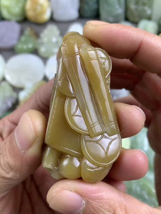 #玉雕手艺人 #俏色巧雕 #平安无事牌 #纯手工雕刻 #实拍原视频