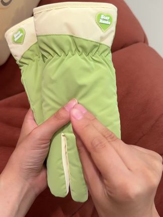 可以骑车,可以玩雪,手掌防滑,食指可触屏,质量超好~#加绒保暖手套 #防风防水手套#冬季骑车手套 #防寒手套 #保暖手套推荐