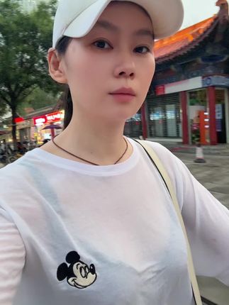 一夜之间,风已经有了冬天的味道 ,我的意思是这一年又接近尾声了 ,还没赚到外套的钱 ,却又到了穿外套的季节,好像什么都来得及  ,又好像什么都无能为力  ,一定会越来越好的这句话支撑了一年又一年😂