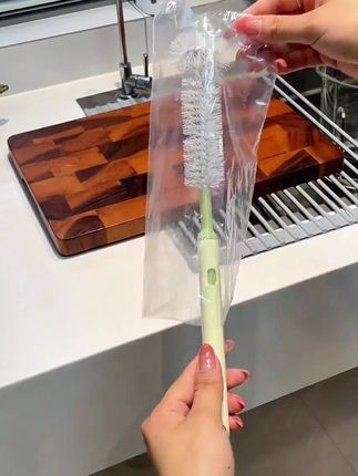 家里的豆浆机破壁机 用它清洗真的太好使了,伸缩加长的手柄各种杯子壶底都能刷到 太好用了#生活好帮手 #实用好物 #长柄杯刷 #水壶刷子 #杯刷