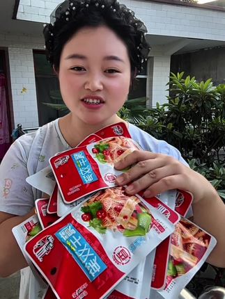 这些是我给婆婆准备的,大家也快准备起来!#记录真实生活 #摘花椒 #小零食 #好吃到停不下来 #真心推荐