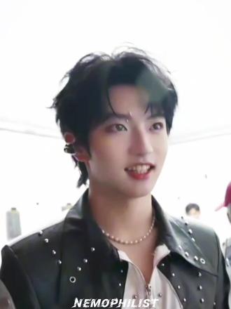 王橹杰:从今天起我叫大舌头
#豚馒