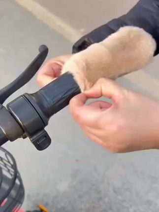 电动车把套冬季保暖仿毛绒电瓶车摩托车手柄套加绒款#毛绒电动车把手套 #电动车把手套 #把手套