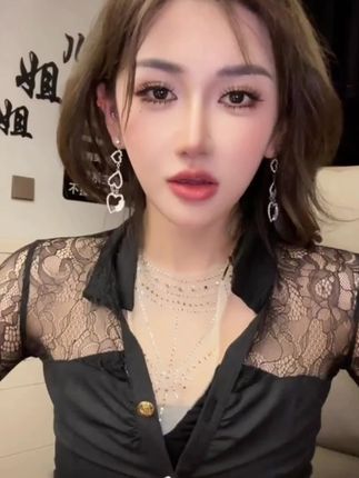#辣妹穿搭 铜扣蕾丝拼接衬衫上衣#今天穿什么 #这也太好看了 #显瘦衬衫 #穿搭小心机