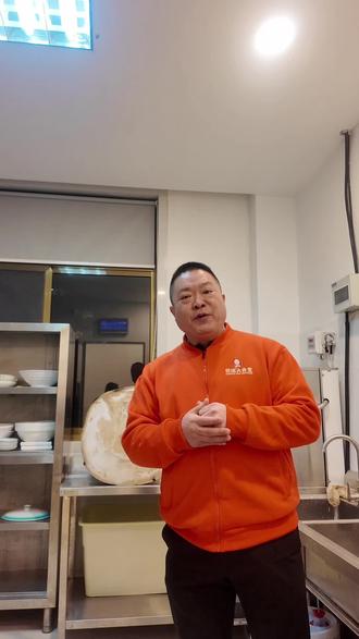 赞透大食堂 银杏树菜板的成材之路……#极致 #标准 #匠心