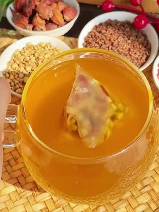 宝子们,这款赤小豆薏米茯苓茶真的绝🤩 闻着有股淡淡的谷物香,喝起来超清爽#养生茶 #赤小豆薏米茶 #赤小豆薏米茯苓茶 #赤小豆薏米芡实茶 #赤小豆芡实红薏米