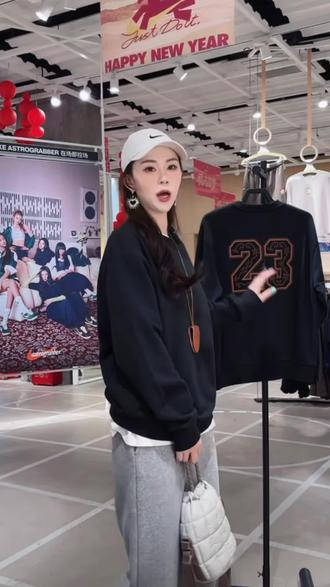 Nike耐克男子JORDAN马年新年圆领运动休闲套头毛圈卫衣IR0113-010
#创作灵感