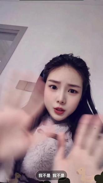 我是公主吗?不是不是,我是女王陛下#AI公主变女王 #抖音ai创作