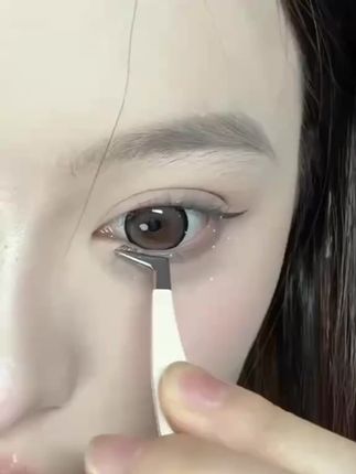五秒贴出下睫毛,还是免胶的嘎嘎好贴#睫毛分享 #假睫毛 #拯救手残党 #下睫毛 #自然卷翘的下睫毛怎么贴