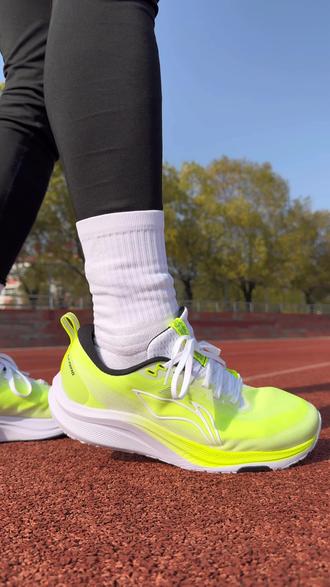 小孩哥人手一双吧😂😂#李宁赤兔8pro #赤兔8 #跑步鞋 #国产跑鞋推荐 #跑鞋测评