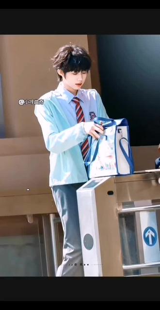 恭喜陈奕恒超话冲上钻三#陈奕恒Nb #陈奕恒超话钻三 #陈奕恒四代顶级视觉门面 @抖音小助手 @抖音AI资讯