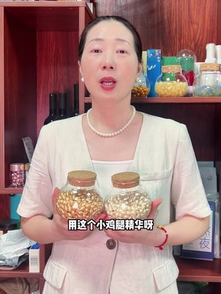 少女心藏在眼角的细纹里,温柔沉淀在举手投足间。50岁,终于活成了‘买花给自己’的女人。#精华 #夏天该有的样子