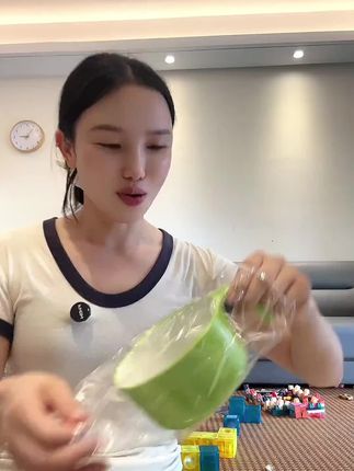 这个手柄碗孩子用起来顺手,装饭装汤大小合适,小朋友抓握不烫手 ,颜值和质感在线#宝宝餐具 #颜值餐具 #陶瓷餐具 #辅食碗