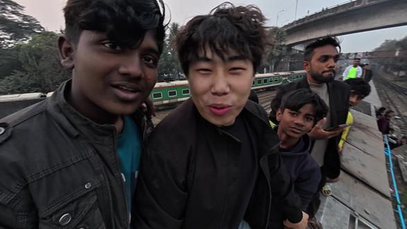 差点从火车上掉下去 #孟加拉 #交换世界计划 #青年创作者成长计划 #杜克 #杜克环游世界