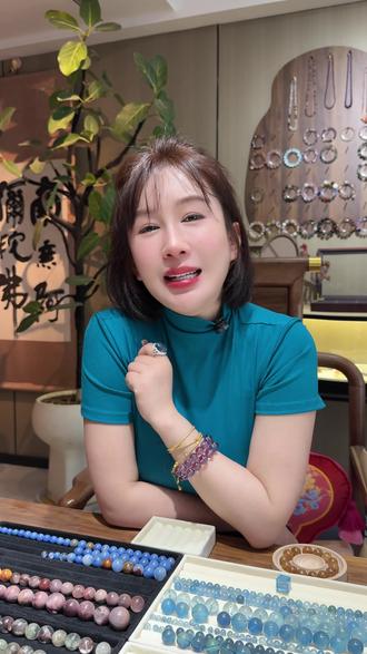 沙弗莱 绿色宝石里的黑马
#水晶手串#天然水晶#水晶科普#沙弗莱