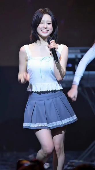 今日穿搭推荐:金娜英 纯欲天花板#女团 #这谁顶得住啊 #穿搭 #上热门🔥