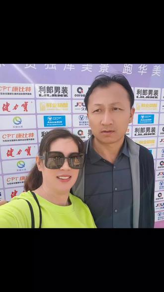 第一次参加马拉松正规比赛,从老公陪着领取赛事包到安全完赛,激动兴奋了一天,虽然有点累,但很开心,运动使人快乐#传递奔跑的力量