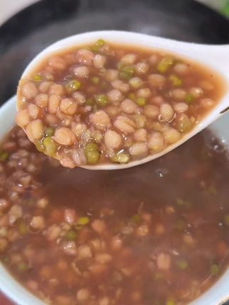 小时候经常喝的麦仁稀饭 软软糯糯里还是老家的那个味 俺家孩子每回都管喝上两大碗#麦仁 #河南麦仁 #五谷杂粮 #粗粮 #小时候味道