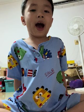 第一次学英语的小孩子,的亏自己有很多流量