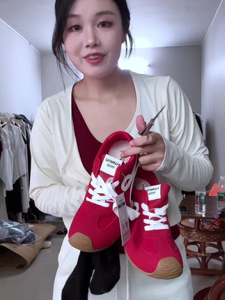 脚感软糯软糯的很舒服,这双搭什么都绝绝 子!#女鞋#阿甘鞋女#好穿又好搭 #ootd穿搭
