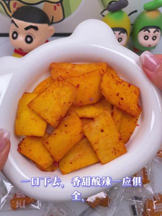 据说只有喜欢吃酸嘢的人才懂这一口酸辣 据说只有喜欢吃酸嘢的人才懂这一口酸辣的含金量。 看似奇怪却又合理的搭配 有点咸(一点点🤏🏻)带着芒果的微酸, 搭配上东南亚的辣椒盐,有泰国的香料#芒果干零食 #椒盐 #零食