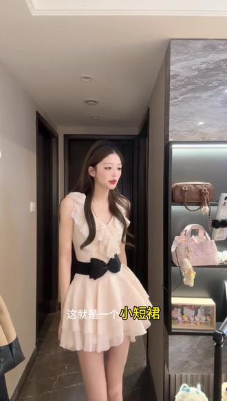 荷叶边法式v领吊带连衣裙女夏季蝴蝶结收腰裙子温柔修身蛋糕短裙#连衣裙 #短裙 #蛋糕裙 #ootd穿搭