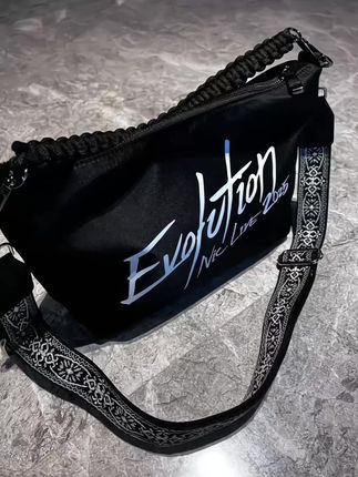 Evolution进化演唱应援男女通用斜挎包双面刺绣潮流百搭休闲时尚#单肩包#斜挎包#美包分享 #包包推荐 #百搭包包