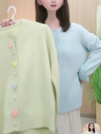 甜美软糯彩扣#针织衫 可单穿可外穿还可叠穿~#上衣 #针织开衫 #针织毛衣 #打底衫 温柔风花朵扣子针织开衫女秋冬新款高级感气质减龄毛衣外套上衣