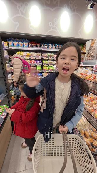 看看三年级小朋友春游都带了些什么#春游 #零食 #小学生日常 #记录真实生活 #母女日常