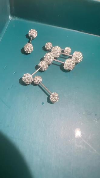 刚打的耳洞两三天换耳饰的首选钛钢材质,可以把耳洞管道养成直的#钛钢饰品 #耳钉控 #耳饰 #饰品