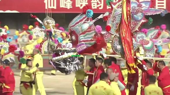 浦江板凳龙是国家非物质文化遗产,曾进京演出轰动一时,板凳龙是流传于金华的地方民俗活动,特别是正月期间,活动频繁,群众参与广。#民俗活动 #传统民俗文化 #地方特色 #文化传承 #非遗之美